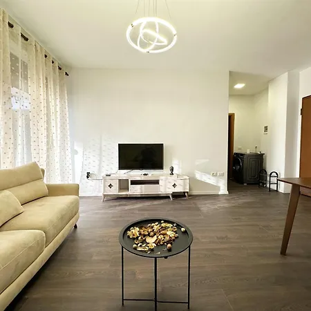 Jo-al Apartment, Delijorgji * Tirana
